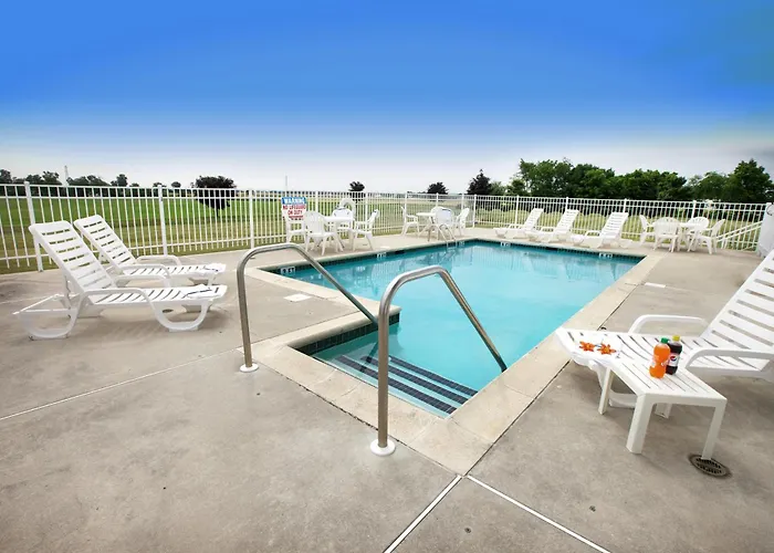 Lancaster Inn & Suites