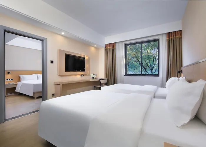 Wing Hotel Guilin- Pedestrian Street
