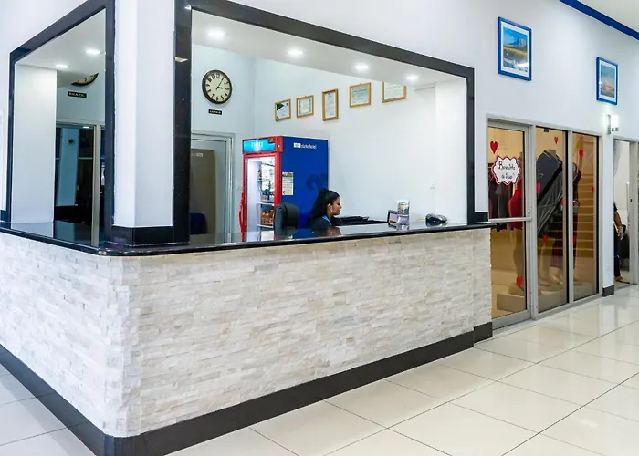 Status Hotel