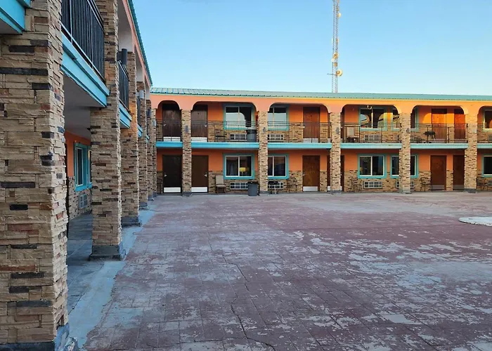 B&J Hotel And Apartments