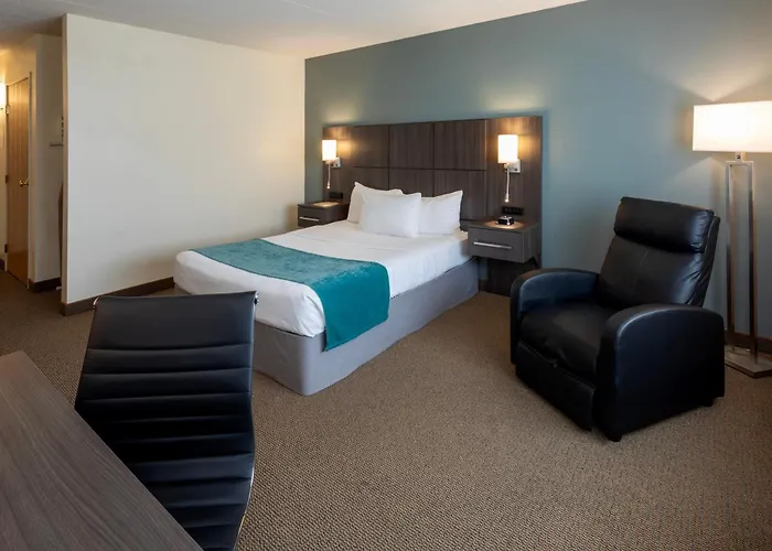Paynesville Inn & Suites