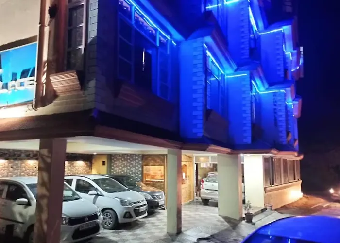 Hotel King Palace - Nature-Valley-Luxury-Room - Prime Location With Parking Facilities