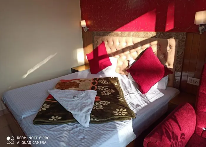 Hotel King Palace - Nature-Valley-Luxury-Room - Prime Location With Parking Facilities