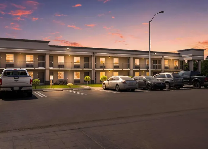 Clarion Inn & Suites Russellville I-40