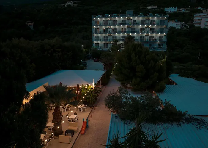 Hotel Blue Days