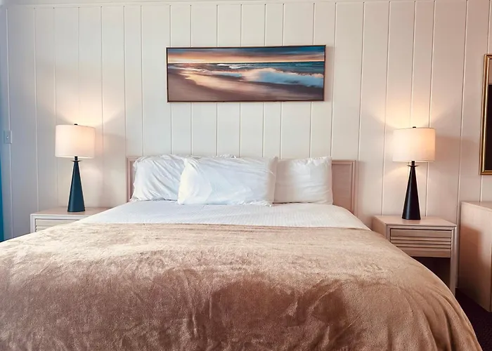 Foghorn Harbor Inn