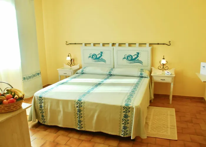 Hotel With Swimming Pool In La Maddalena, Breakfast Included
