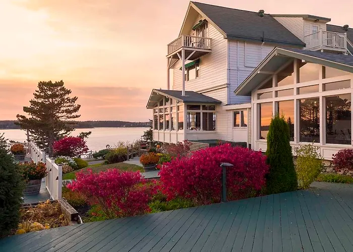 Spruce Point Inn