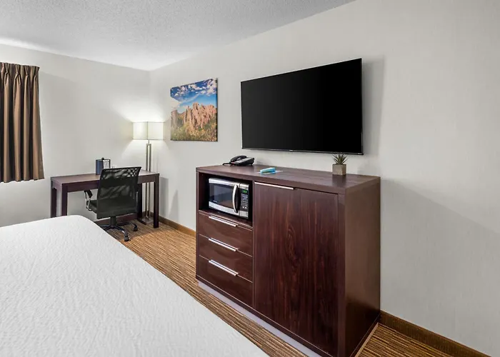 Everspring Inn & Suites