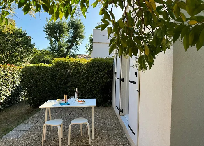 Beach Cannes Bungalows - Holiday Apartments Near Cannes