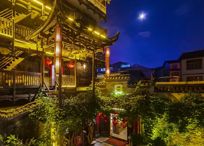 Butterfly Flowers Inn- Exclusive Location,Anicent Chinese Style, 2 Minutes Walk To Tianmen Mount Cableway,Free Pick Up Service Over 1 Nights, Free Fresh Coffee And Tea, Free Mini Lunch,Free Laundry,Itineary Planning, Attraction Tickets Serivce In Adv