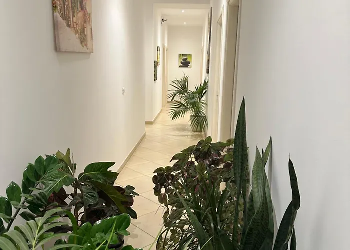 Deni'S Hotel