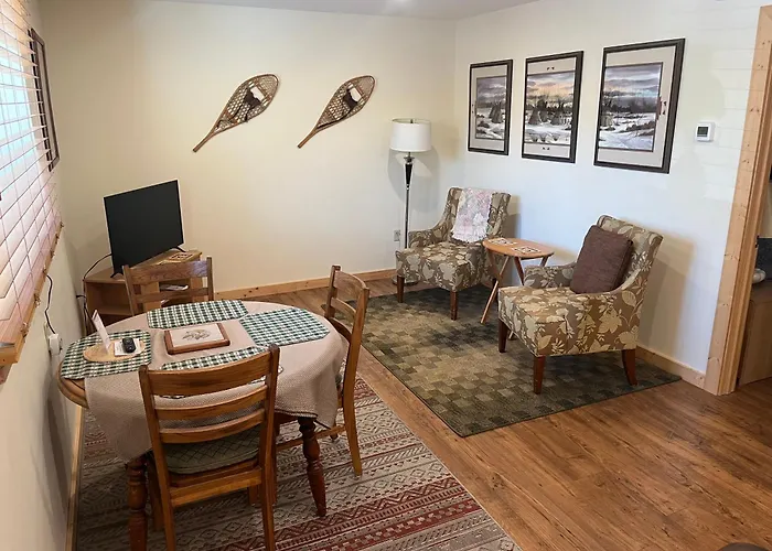 Creekside Downtown Vacation Suites, Only Adults 25 Or Older