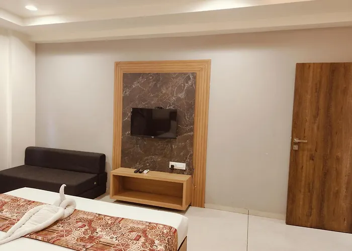 Hotel Trushadham Near To Mahalaxmi Temple Kolhapur