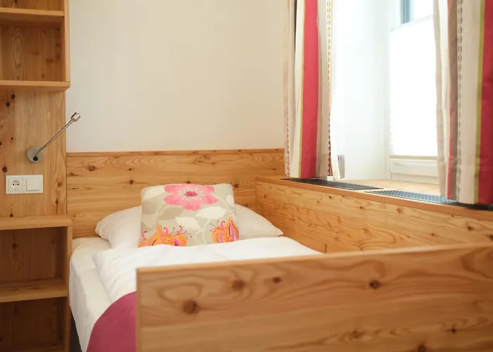 Santner, Hotel