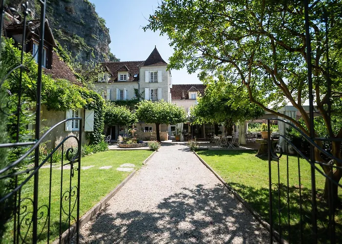 Logis Hôtels - Hôtel Restaurant Domaine Les Falaises