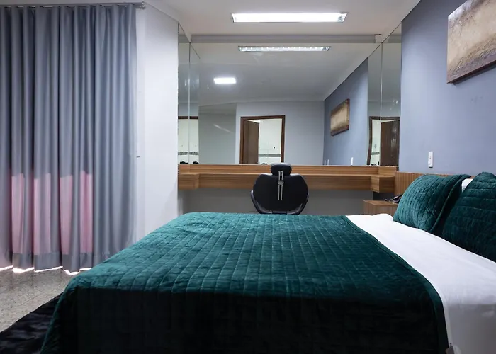BOMBONATO HOTEL - Fácil Acesso ao Aeroporto e parque de Exposições ABCZ