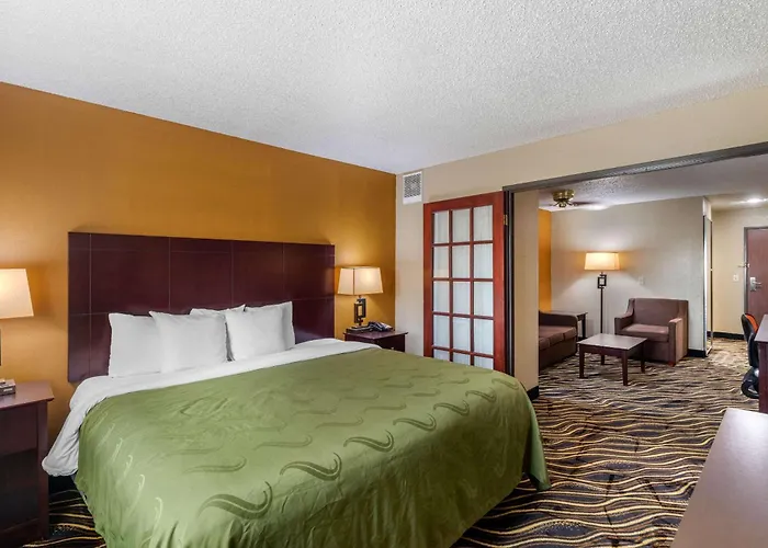 Quality Suites Addison-Dallas
