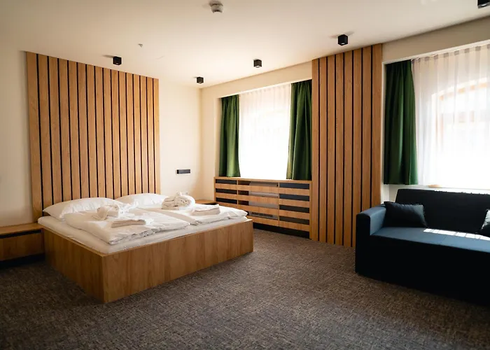 Hunor Hotel Es Etterem