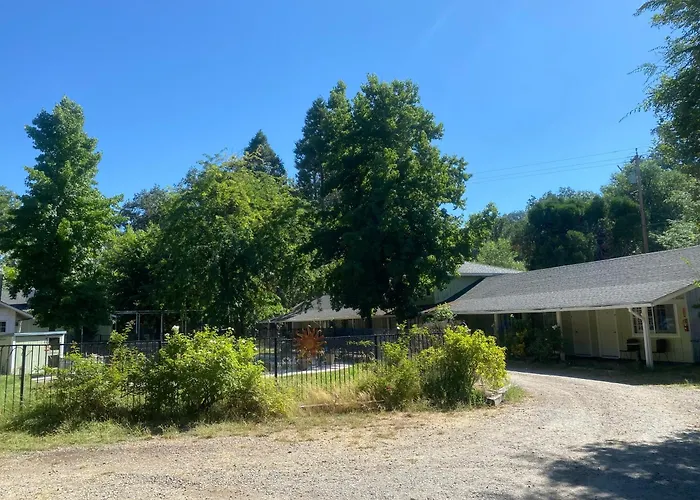 Seven Circles Lodge&Retreat