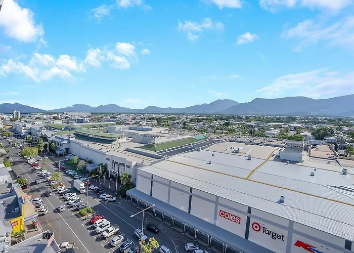 Cairns Central Getaway - A Sleek City Studio