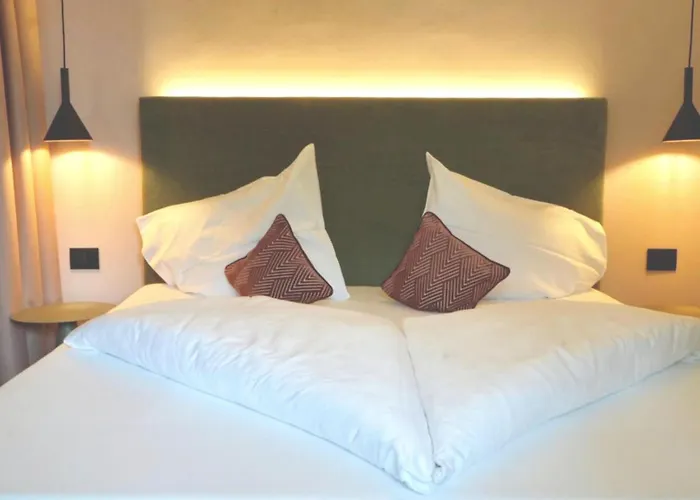 Flora Hotel & Suites