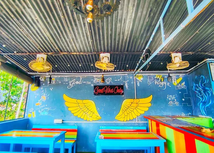 Lucky Restaurant & Guest House Near Taj Mahal