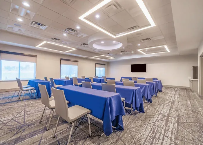 Holiday Inn Express & Suites Kansas City Airport By Ihg