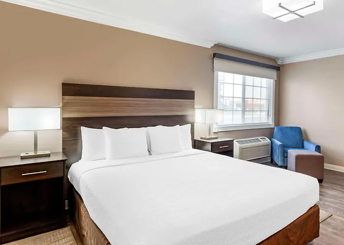Best Western China Lake Inn