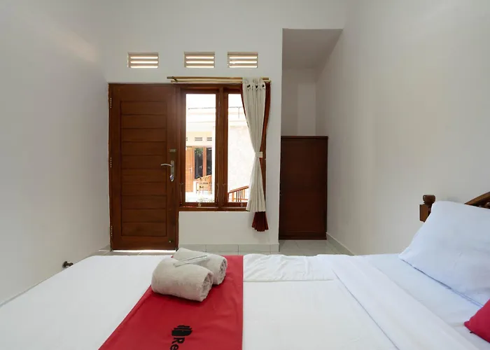 RedDoorz near Buleleng Harbour 2