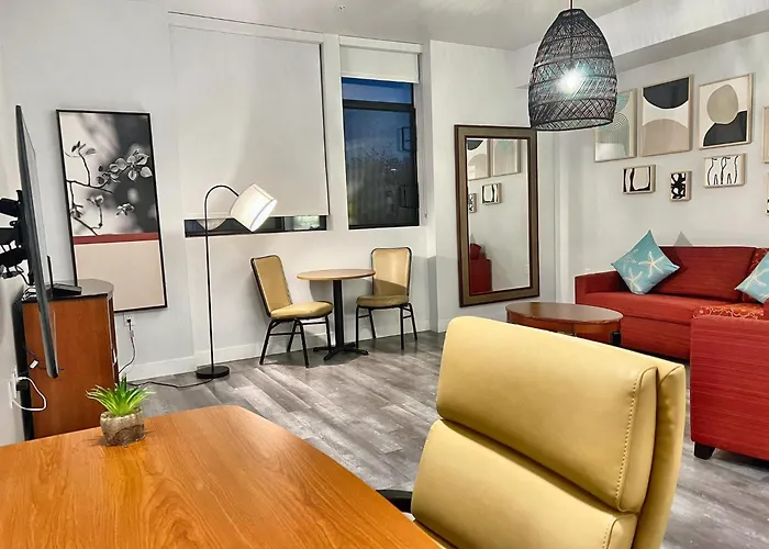 Stayspro - Hollywood Homes Minutes To Everything Spacious And Free Parking