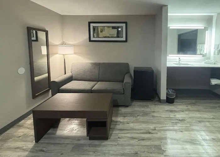 Quality Inn & Suites At Airport Blvd I-65
