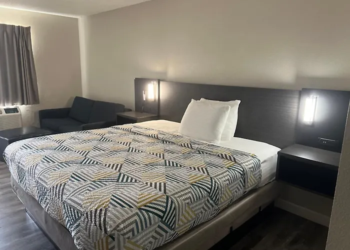 Economy Suites - Tulsa Airport
