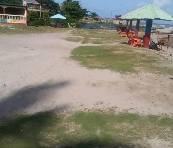 Ocean Breeze Hotel & Restaurant