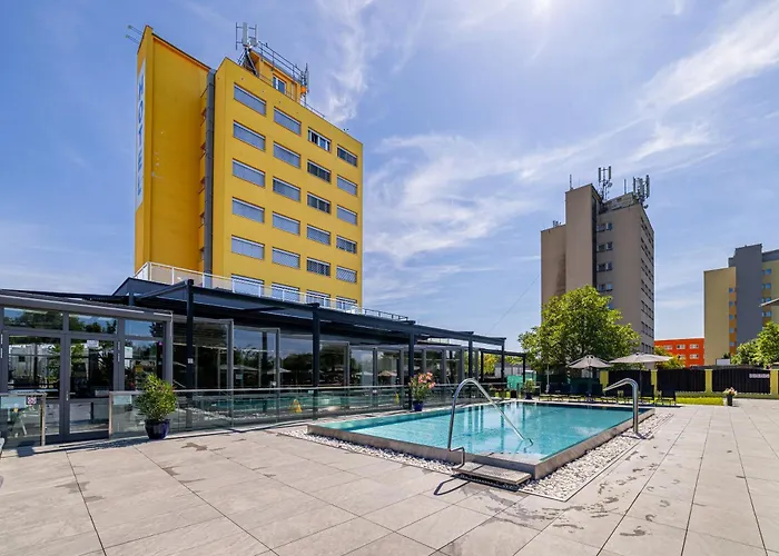 Hotel Aura Design & Garden Pool