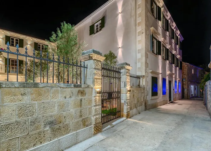 Hotel Brattia, Adults Only
