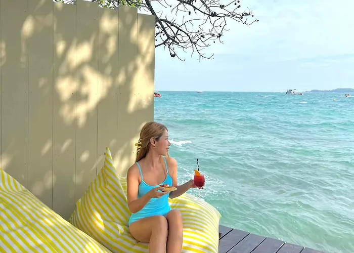 Haven Beachfront Villa Koh Larn