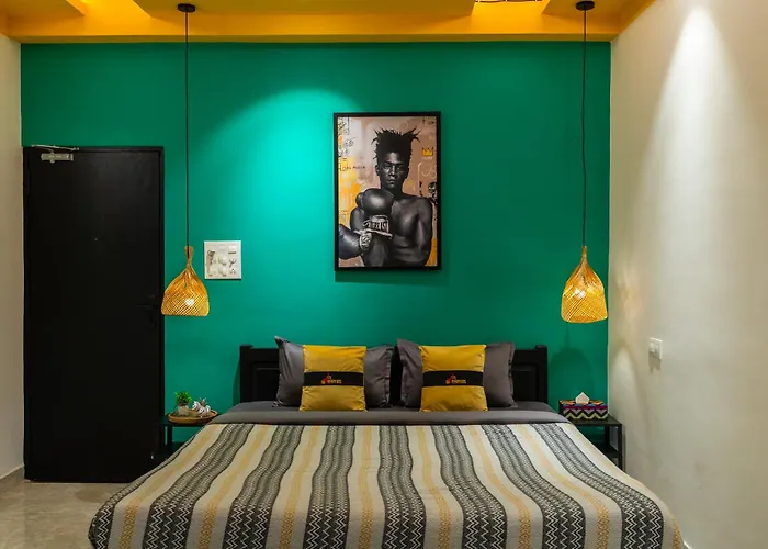 Whoopers Boutique Hotel Morjim
