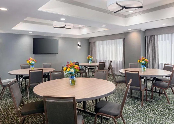 Hampton Inn Hartford Airport