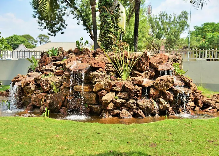 Cresta Oasis Hotel