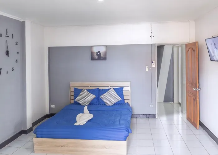 Happy Jomtien - Direct Beach Access, Sea View & Central Location