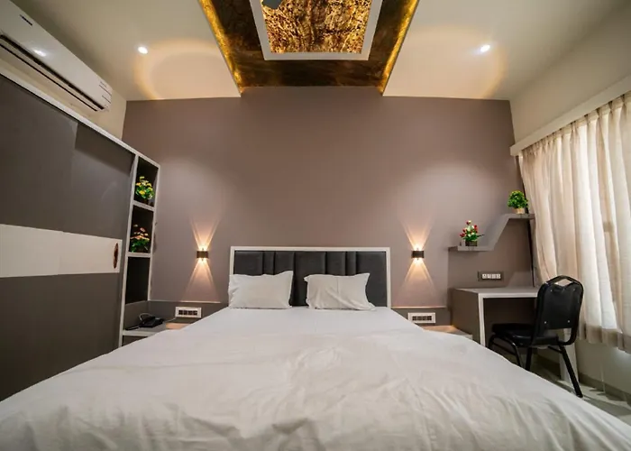 Hotel Kv Pride, Chikhali