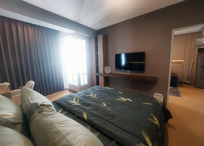 Emerald Apartel