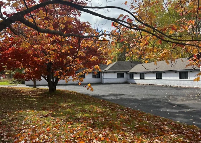 Lakehouse Inn