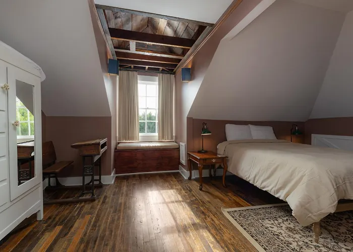 The Nuwray Hotel & Carriage House