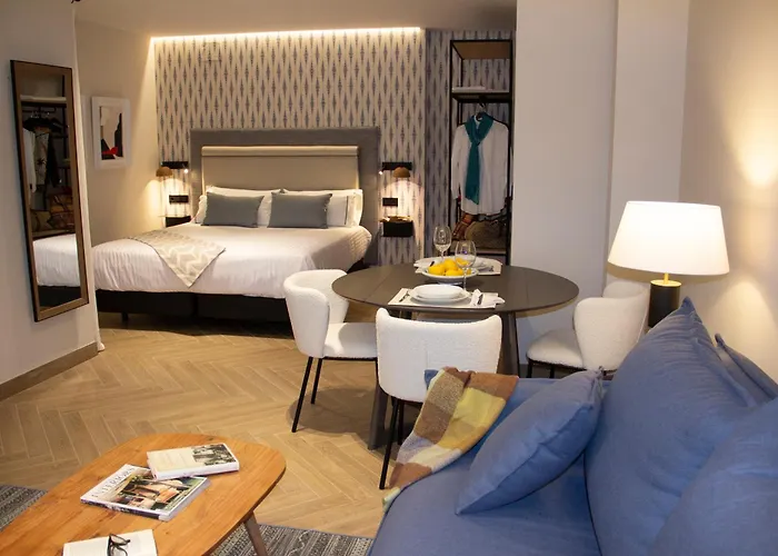 Puerta De La Ribera Suites