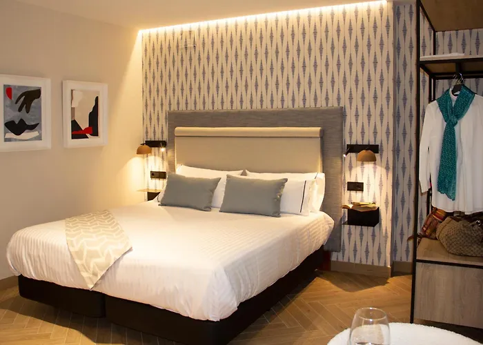 Puerta de la Ribera Suites
