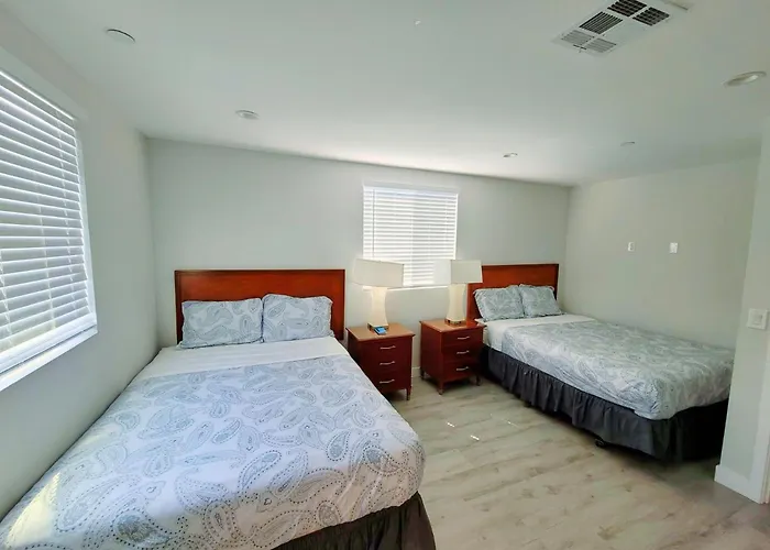 Stayspro - Hollywood Homes Minutes To Everything Spacious And Free Parking
