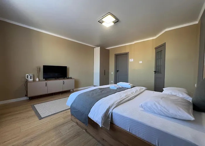 Aish Hotel