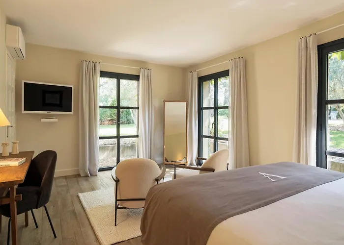 Le Vallon De Valrugues Hotel Spa & Villas